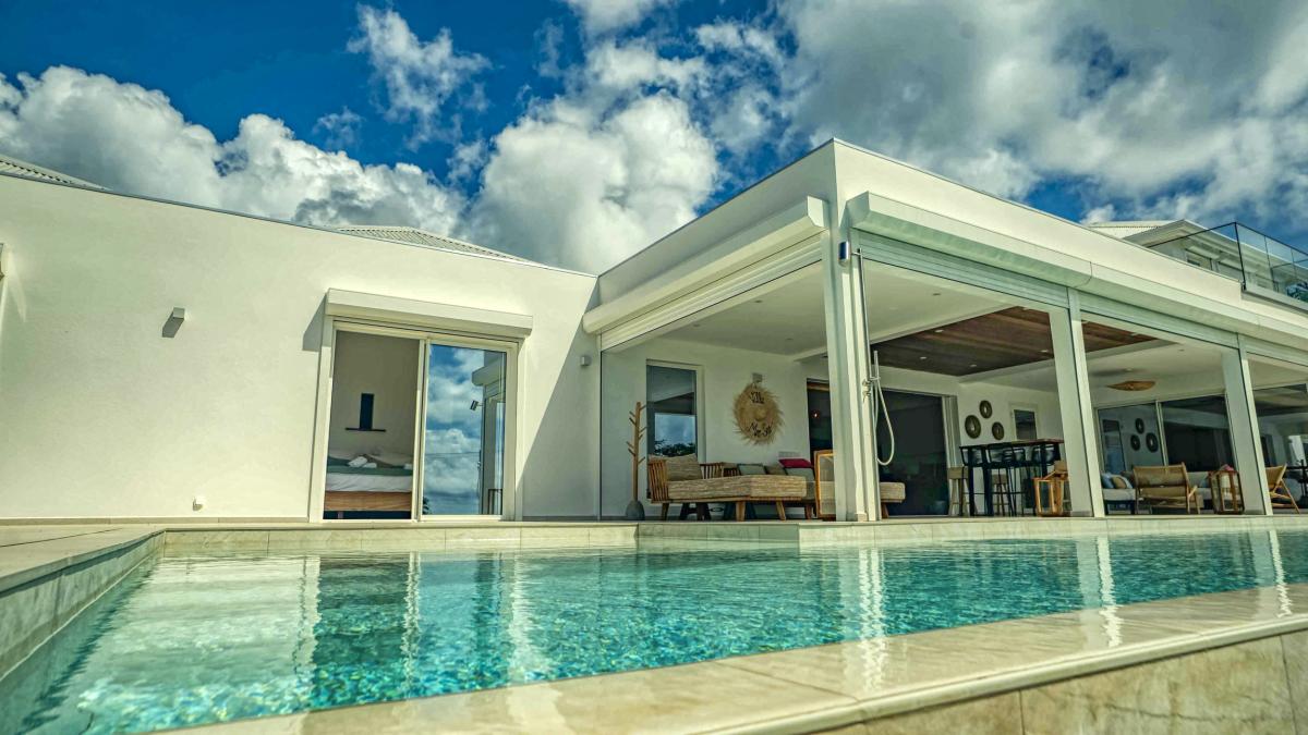6.Location villa de luxe piscine vue mer Ste Anne Guadeloupe_Piscine
